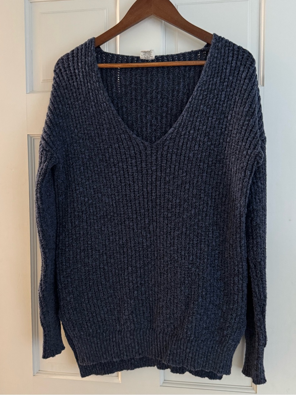 Full Tilt Women's Navy V-Neck Ribbed Knit Sweater
